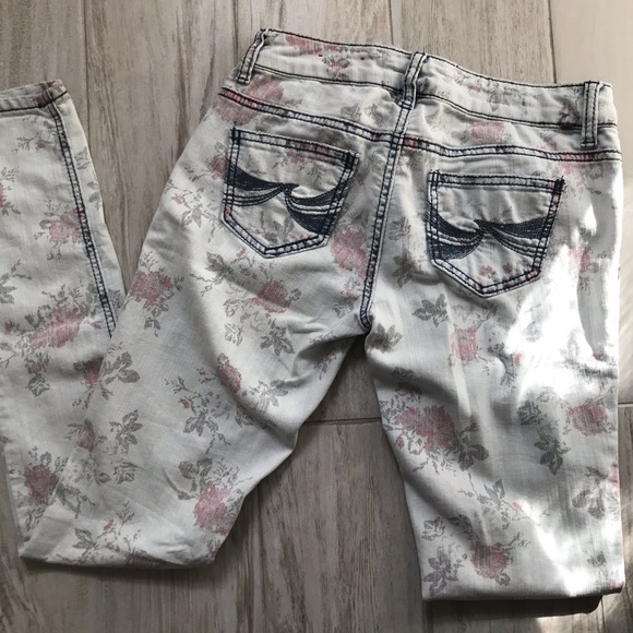 Rose Printed Jeans - Picture 4 of 4